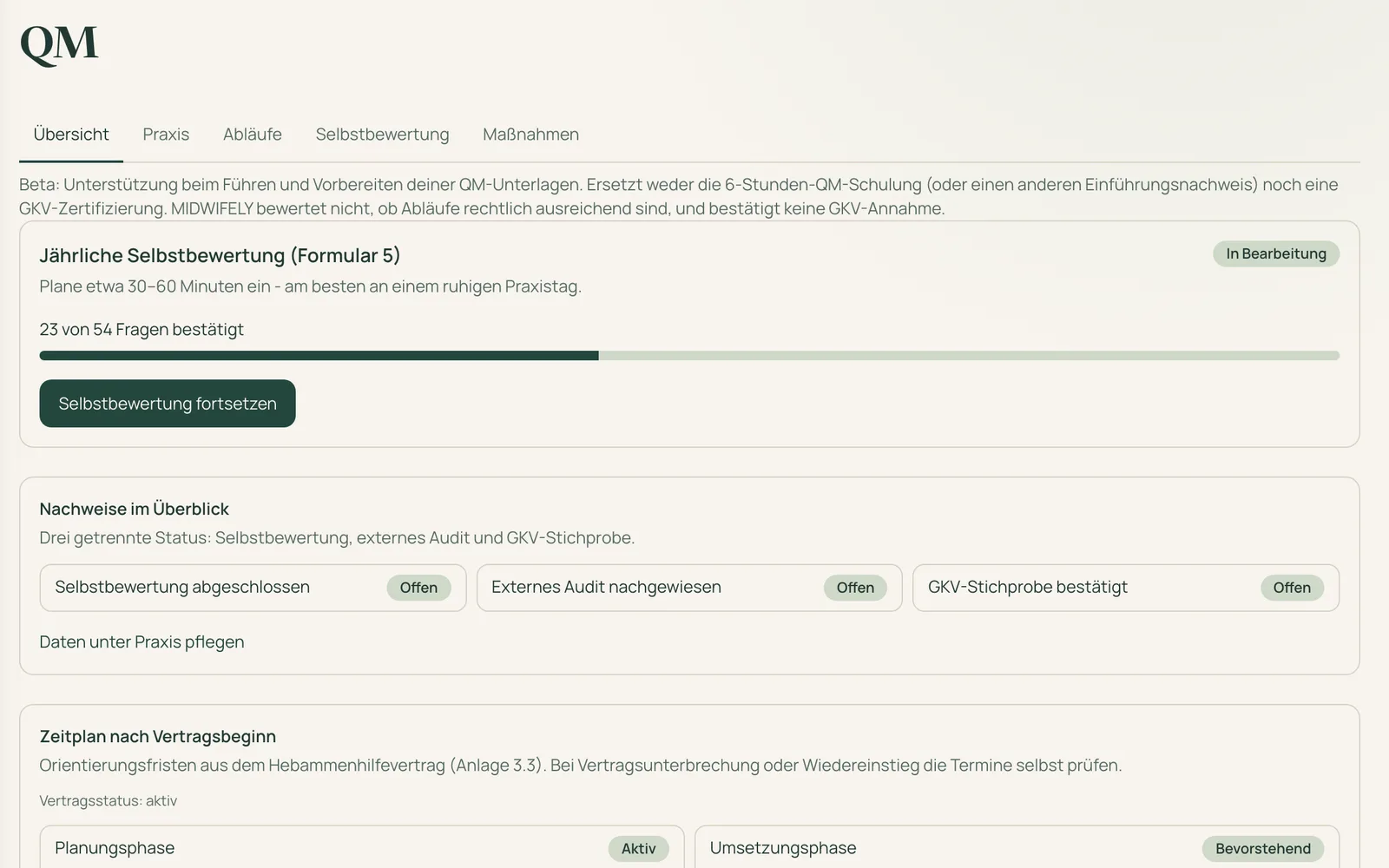 QM-Übersicht mit Formular 5 in Bearbeitung, Nachweisen und Zeitplan nach Vertragsbeginn